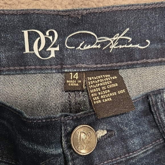 Cropped Capri Ruffle Jeans - Picture 3 of 6